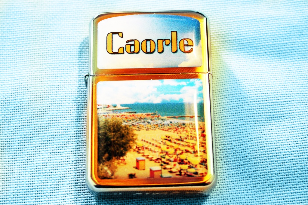 ACCENDINO TIPO ZIPPO C/ETICHETTA RESINATA PERS. 