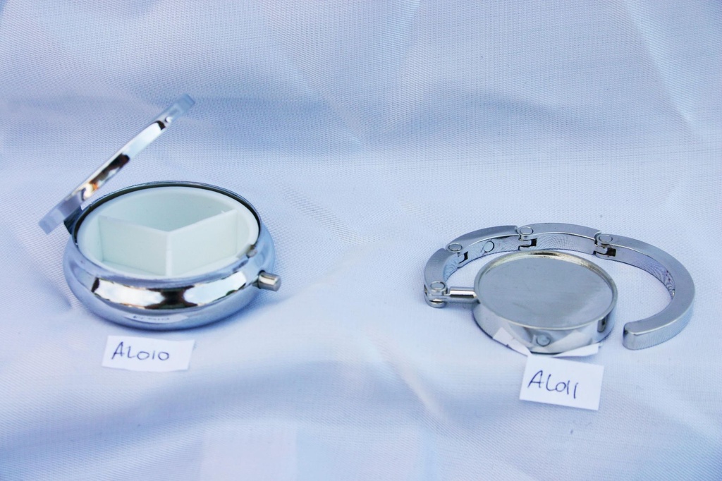 PORTAPILLOLE METALLO DA PERS. C/STICKER 