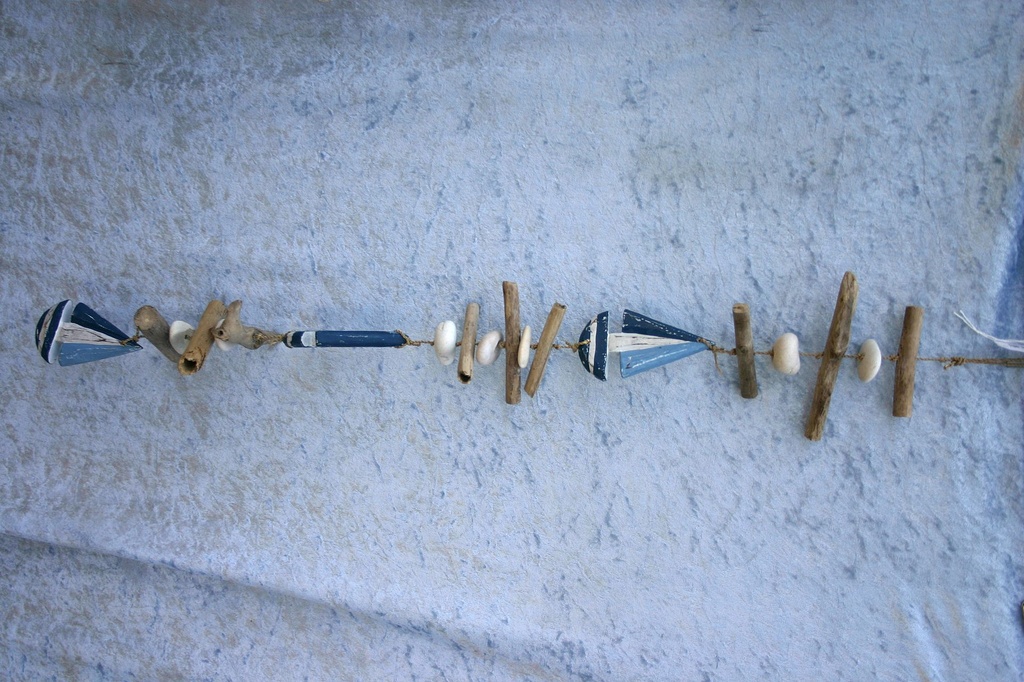 3 BARCHE LEGNO SU CORDINA C/BASTONCINI E SASSI 