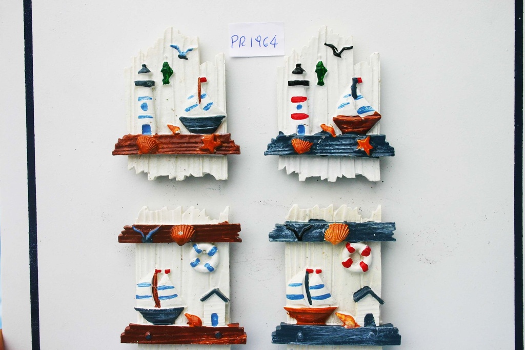 MAGNETE RESINA BIANCO/BLU PEZZO LEGNO 4 MOD.ASS. 