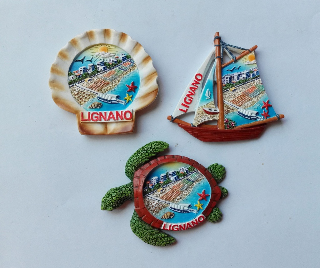 MAGNETE RESINA BARCA BIANCA LIGNANO 