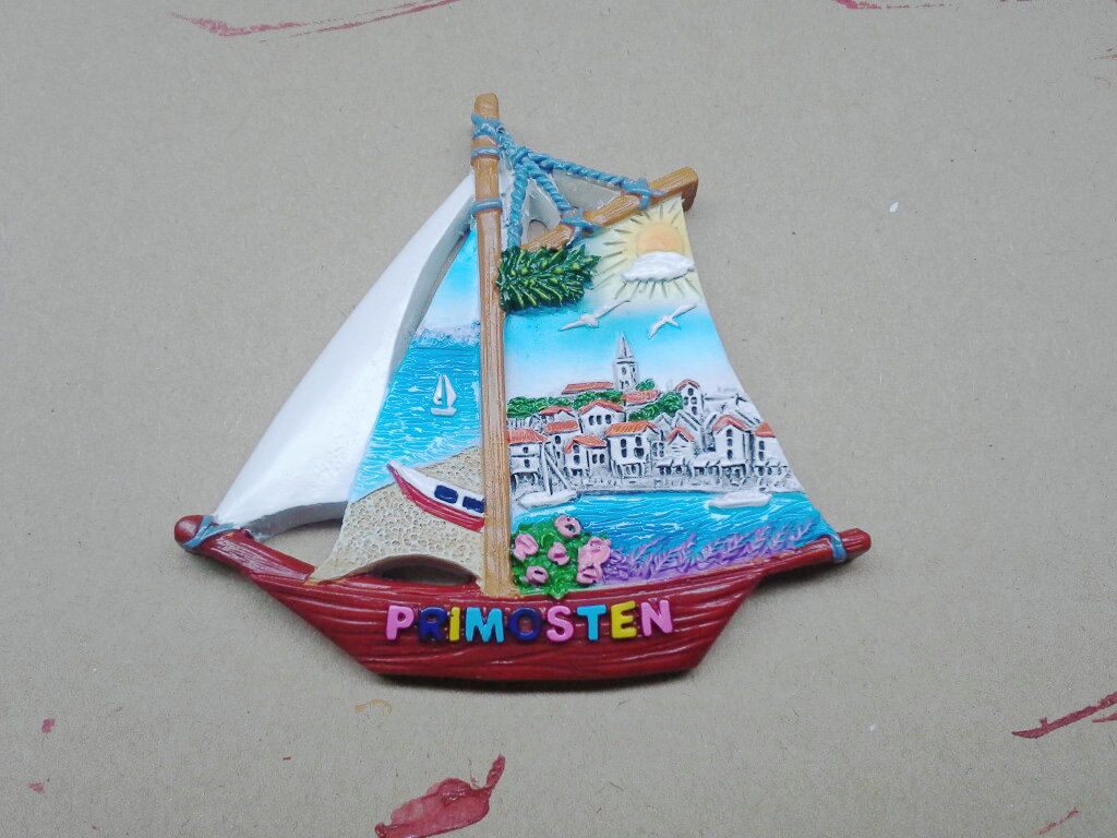 MAGNETE RESINA BARCA BIANCA PRIMOSTEN 